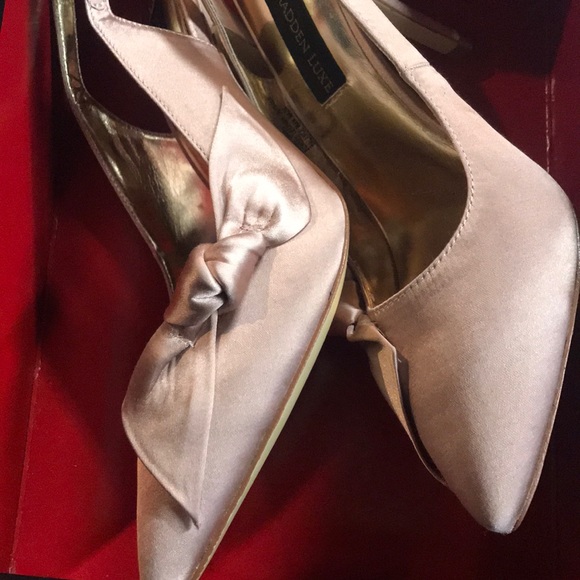 Steve Madden Luxe shoes with cute bow - Picture 5 of 5